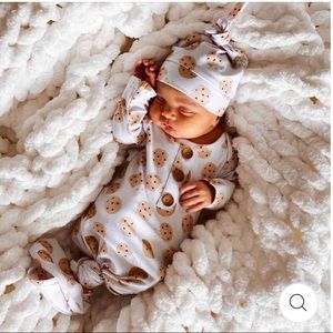 Caden Lane Cookie Crumble Newborn Baby Knot Gown and Hat Set size 0/3